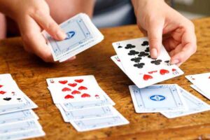 Juegos de cartas para tomar | Beso de la carta